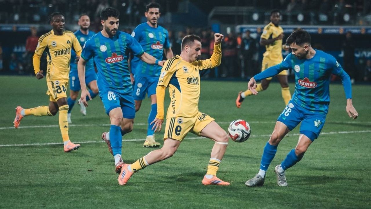Fenerbahçe Çaykur Rizespor karşısında ikinci yarıda döndü