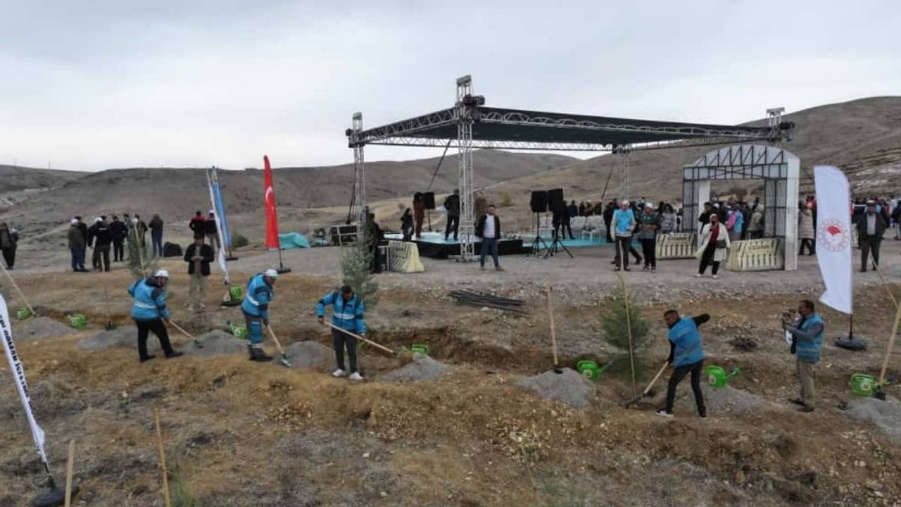 Kayseri’de binlerce el, geleceğe nefes oldu