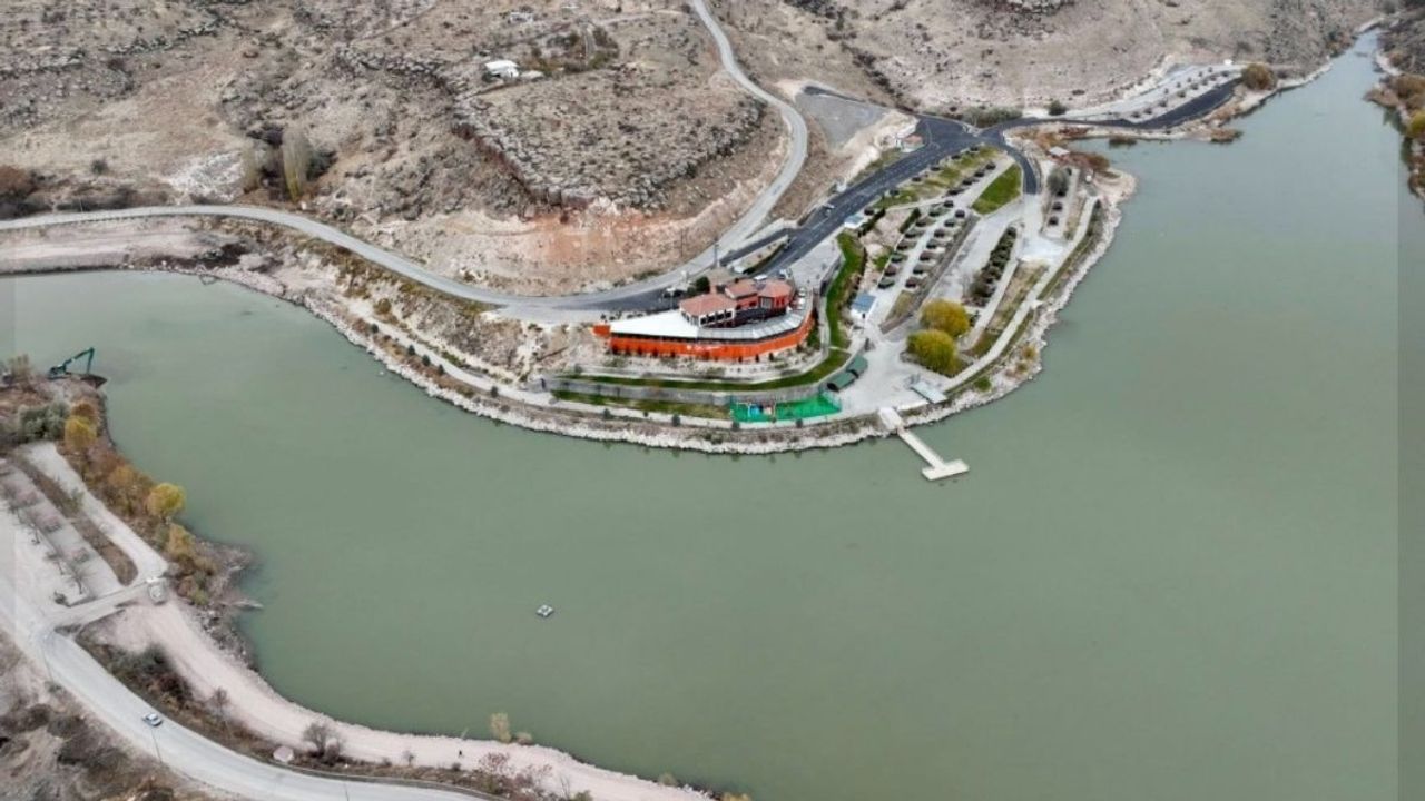 DSİ ve İncesu Belediyesi İş Birliğiyle Baraj Kenarı Temizlik Başladı, Yürüyüş Parkuru Geliyor!