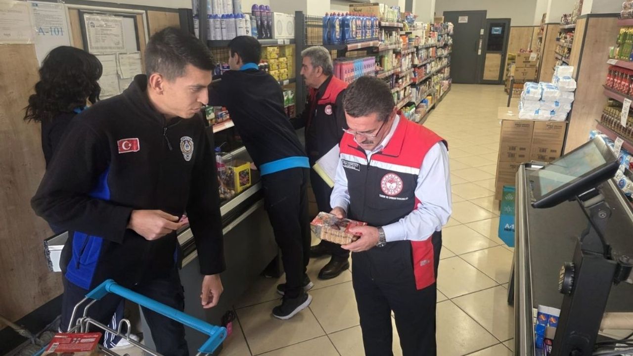 “İncesu’da market skandalı! Küflenmiş ürünler raflardan toplandı”