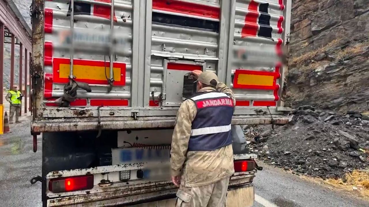 Kayseri’de göçmen kaçakçılığı operasyonu: 69 kaçakçı, 2 bin 389 düzensiz göçmen yakalandı