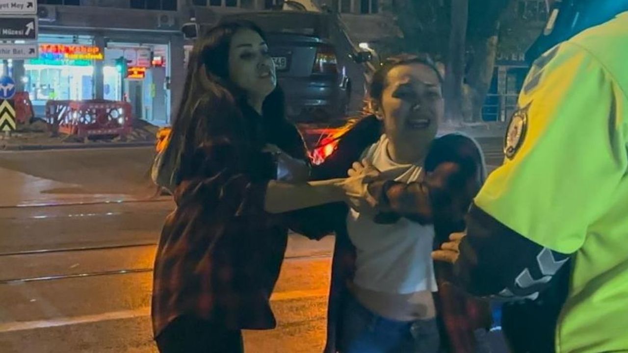 Kayseri'de sürücü alkollü çıktı: Yolcu kadın kendini yerden yere attı