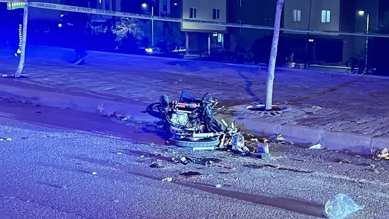 Kahramanmaraş'ta dur ihtarına uymayan motosikletli kamyonete girdi!