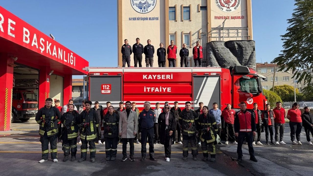 Kayseri Büyükşehir İtfaiyesi’nden lise öğrencilerine uygulamalı eğitim desteği