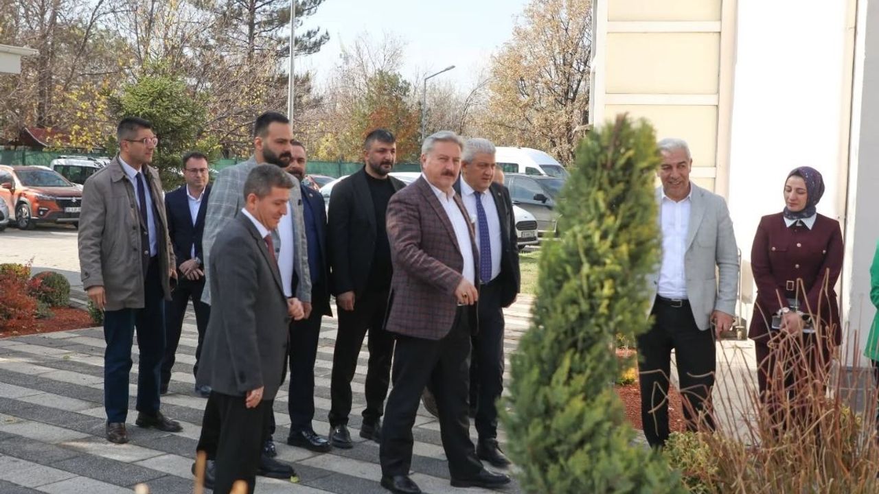 Melikgazi protokolü Çocuk Evleri Sitesi’ni adım adım inceledi