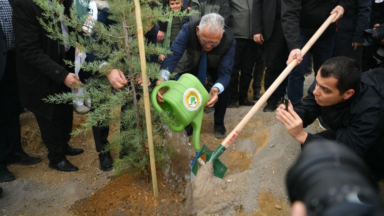 Yeşil Vatan vurgusu dikkat çekti: Kayseri’de yüzbinlerce fidan toprakla buluşuyor