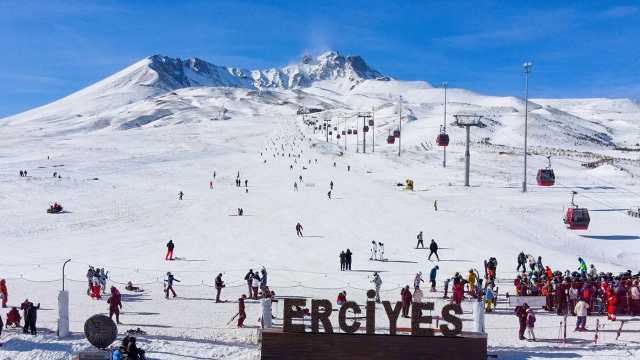 Erciyes Kayak Merkezi’nden kayak severlere kötü haber geldi: Bilet fiyatları yeni sezonda yükseldi