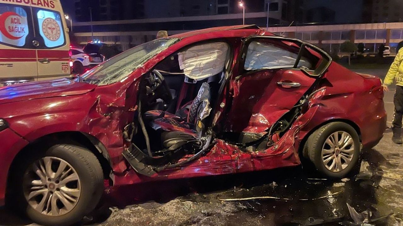 Kayseri Erkilet’te kamyon ve otomobil çarpıştı: 3 yaralı