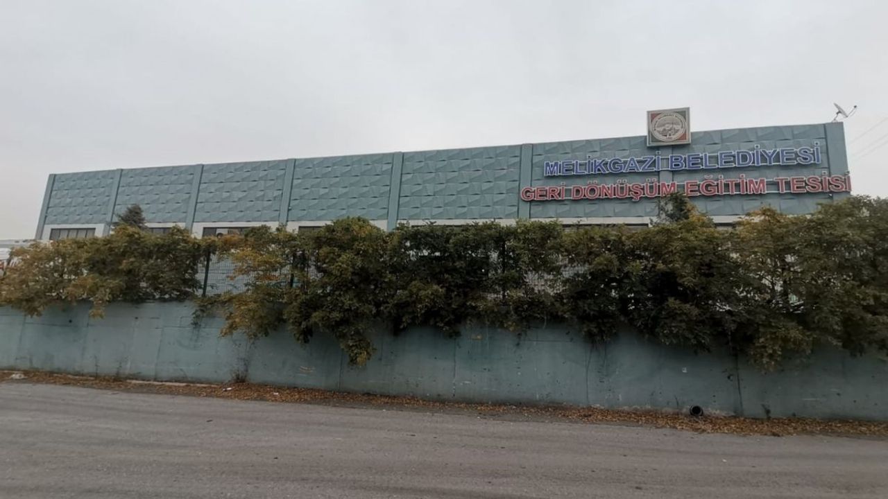 Kayseri'de geri dönüşüm tesisinde paniğe neden olan gizemli koku!