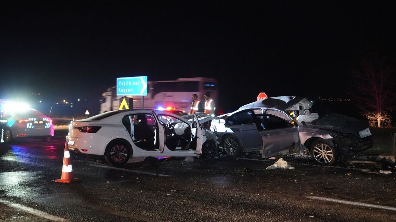 Kayseri-Niğde karayolunda can pazarı: 3 ölü 6 yaralı