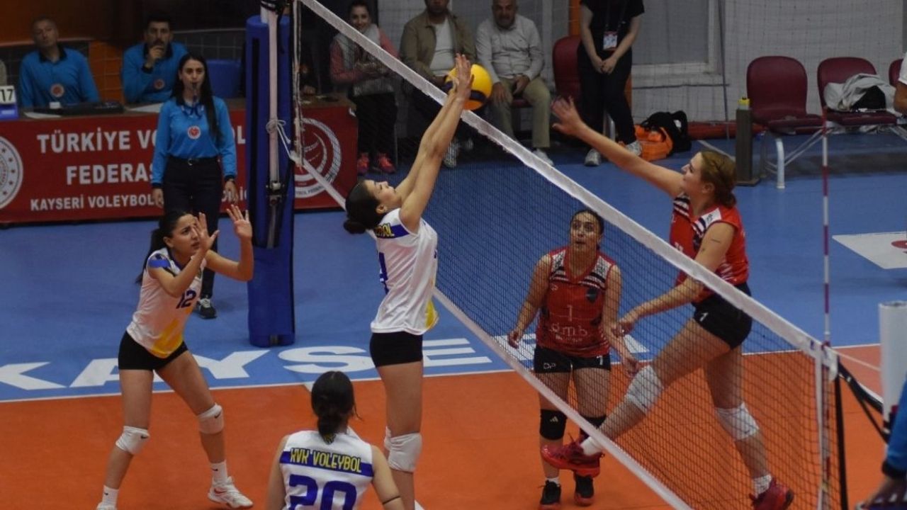 Kayseri Voleybol Spor Kulübü 2-0 geriden gelerek 3-2 kazandı