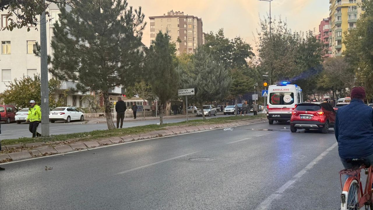 Kayseri'de motosikletin çarptığı yaşlı adam karşı yola savruldu: Ağır yaralı