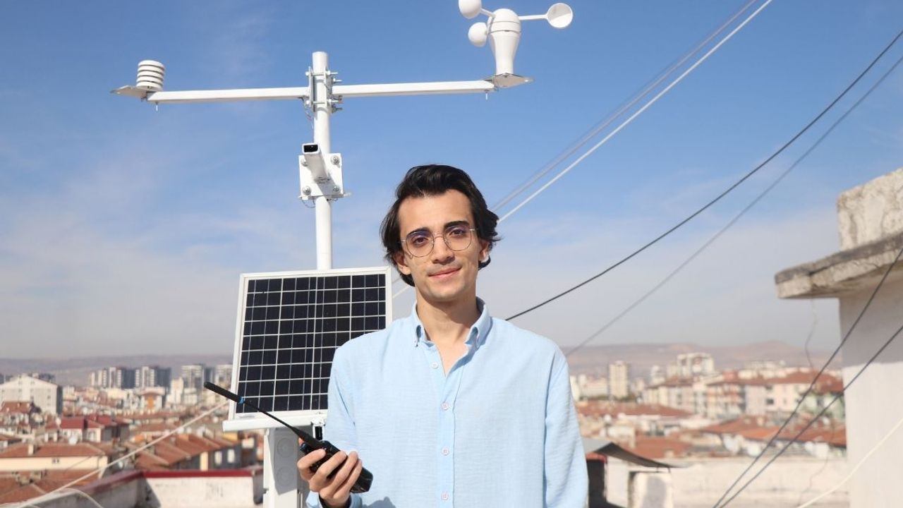 Kayseri’de öğrenci çatıya hava durumu sistemi kurdu