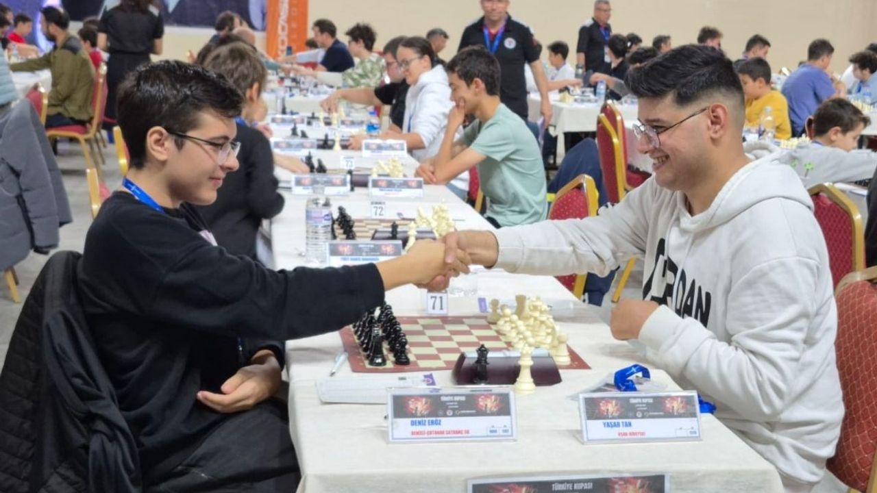 Kayseri'de 400 sporcunun yarışacağı satranç turnuvası başladı