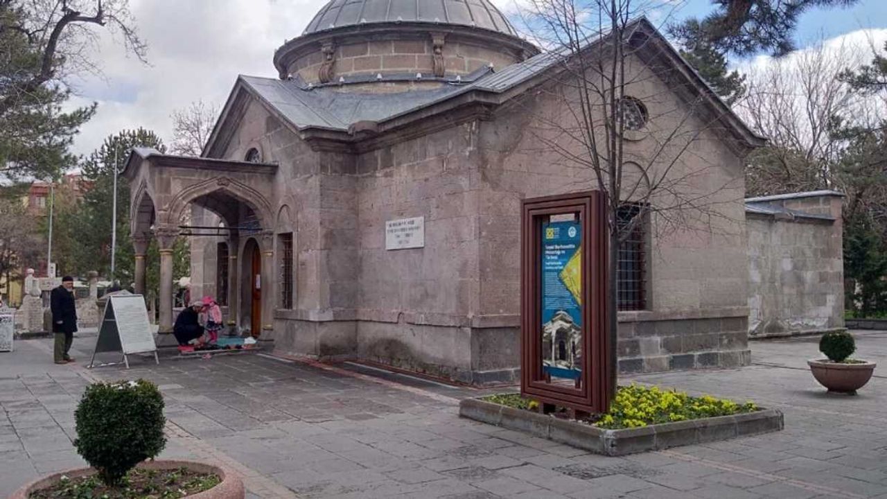 Kayseri'de Seyyid Burhaneddin türbesinde neler oluyor?