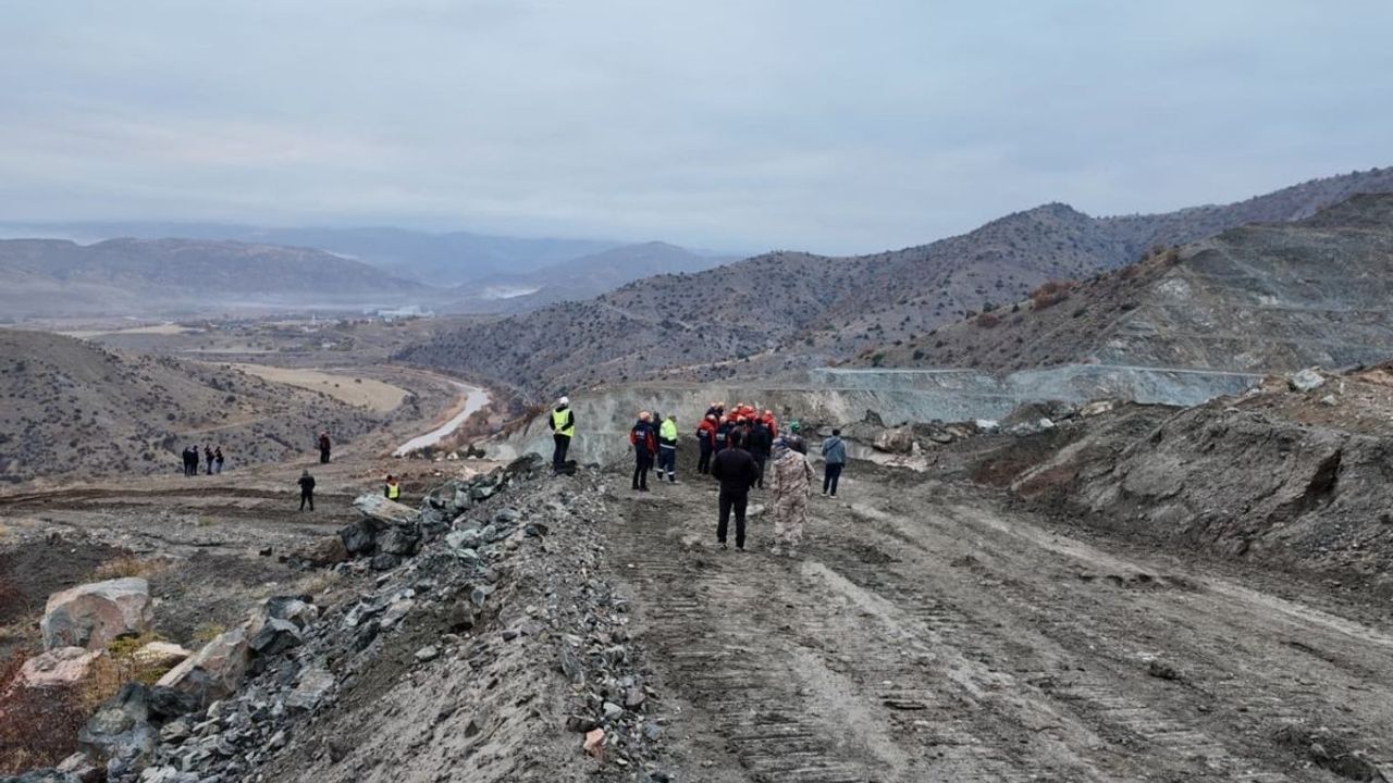 Göçükte kaybolan işçiye arama çalışması durduruldu