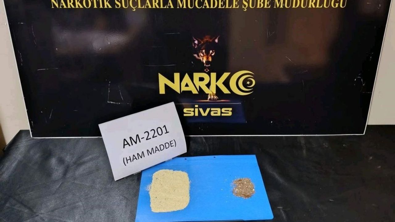 Sokak satıcılarına operasyon: 3 kişi tutuklandı