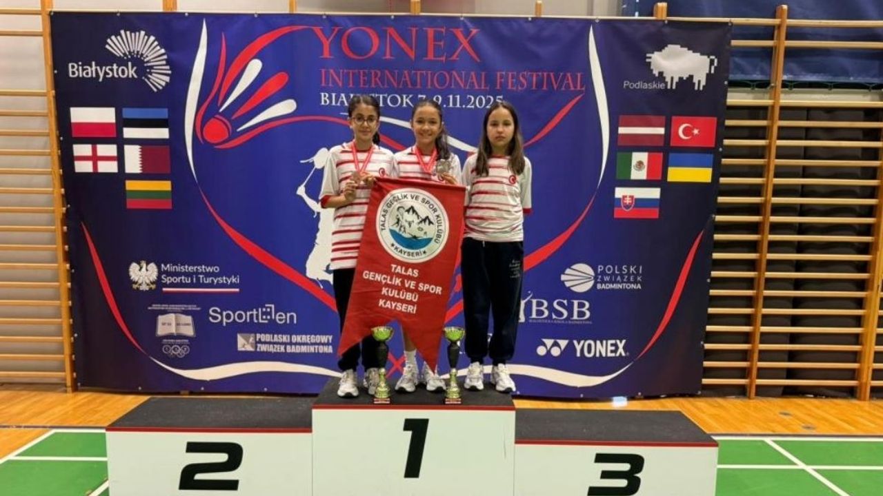 Kayserili badmintoncu çocuklar Polonya’dan 3 madalya ile döndü