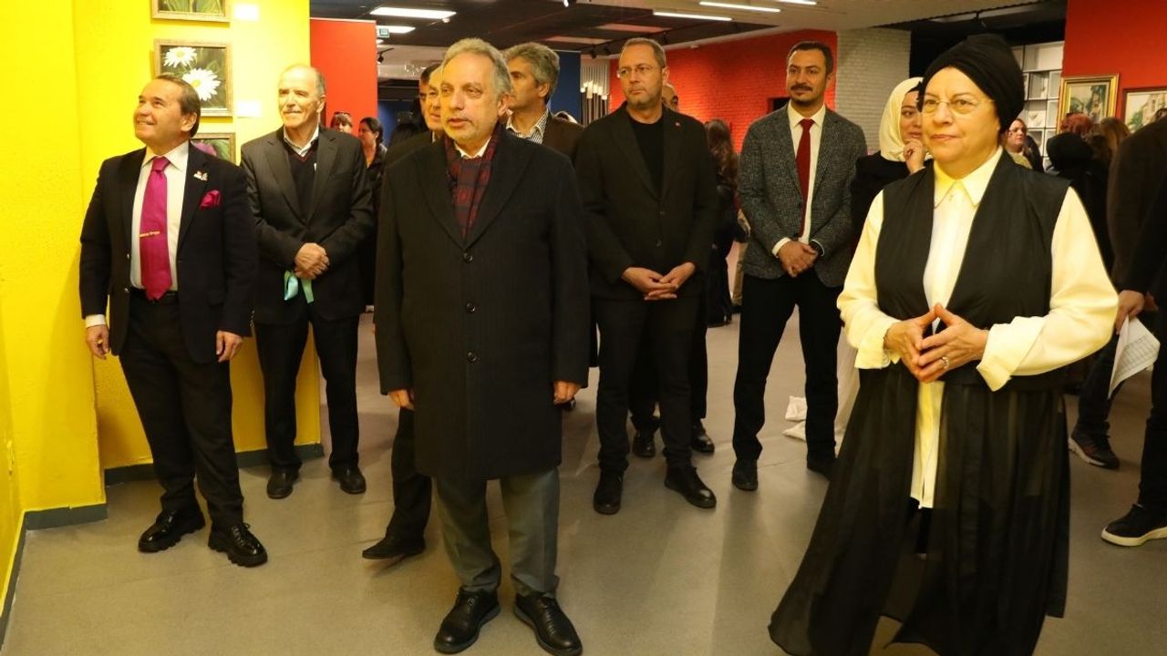Kayseri’de Sibel Salırlı sergi gelirlerini kanser hastalarına bağışlandı