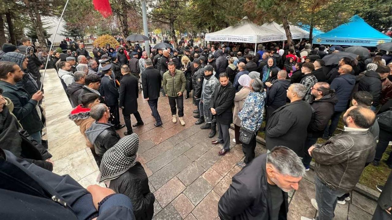 Kayserili şehidimizi binlerce kişi son yolculuğuna uğurladı