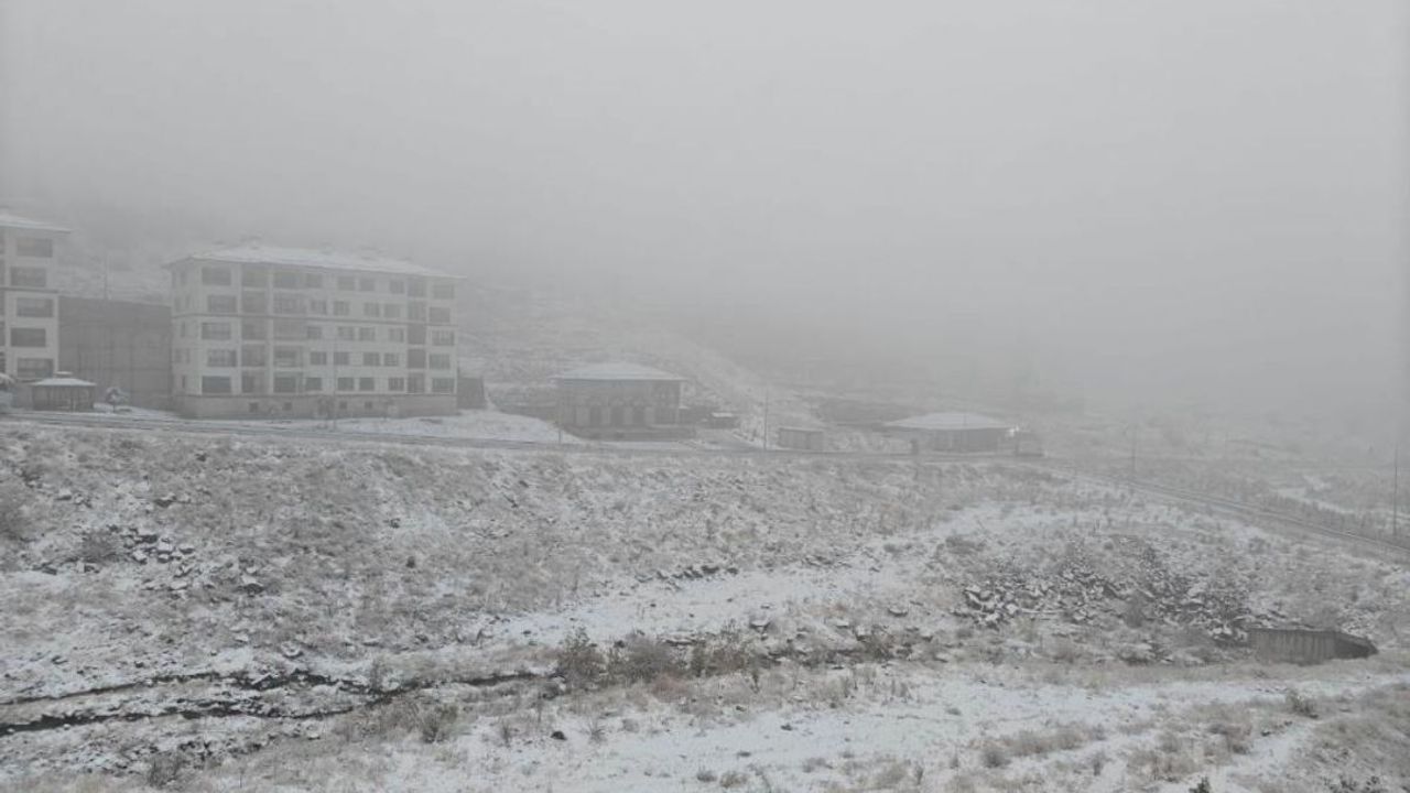 Kayseri’nin yüksek kesimlerine mevsimin ilk karı yağdı