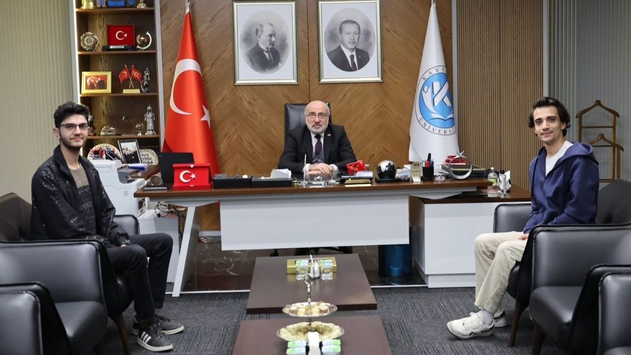 KAYÜ öğrencilerinden taşınabilir hava durumu projesi