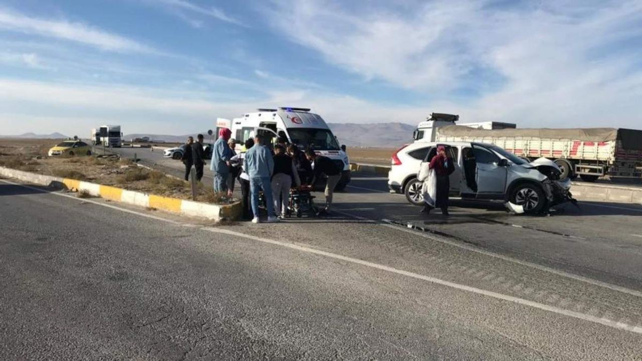 Konya-Adana yolunda can pazarı: 3'ü çocuk 7 yaralı!