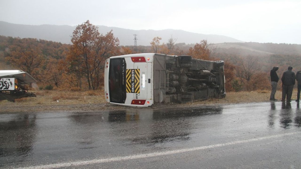 Konya’da öğrenci servisi devrildi: 29 kişi yaralandı
