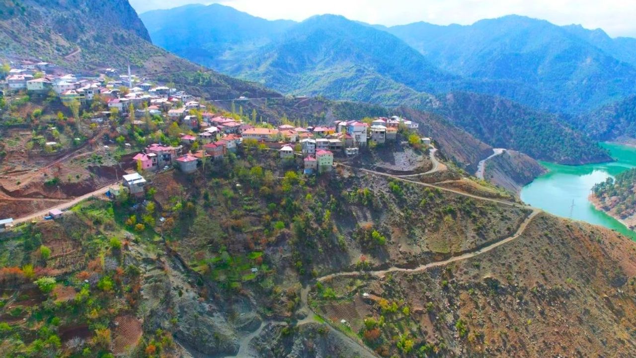 Kayseri'de aşiretin kurduğu mahalleye gelenler hayran kalıyor!