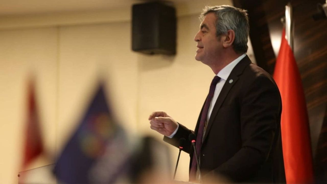 İYİ Partili Kazım Yücel 'Kocasinan Belediyesi'nde deprem!' diyerek açıkladı: 200 milyon TL'lik zimmet iddiası