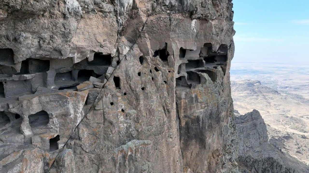 Kayseri’deki 2 bin yıllık kale meğer bir zamanlar hapishaneymiş!