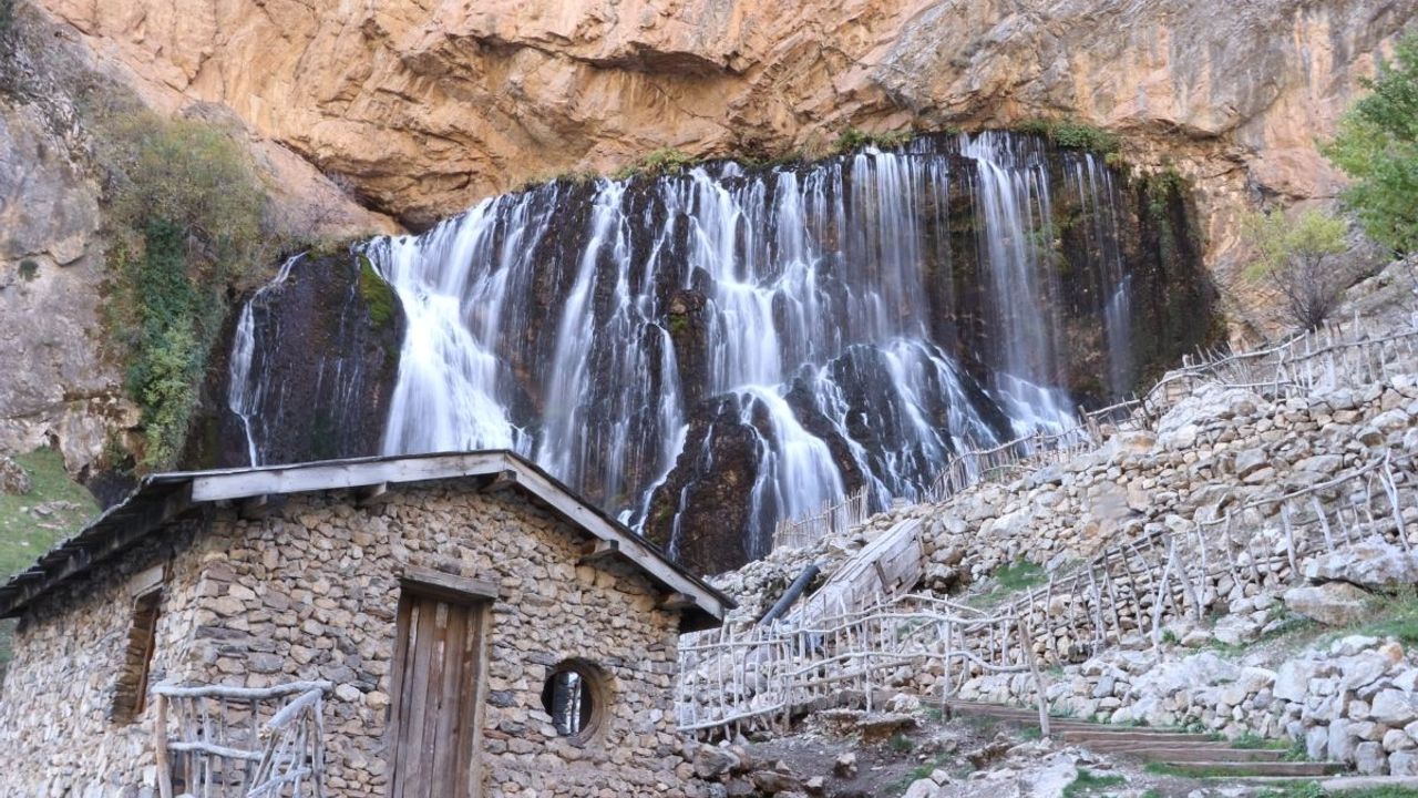 Kayseri'de yıl boyu durmayan Şelale dünyada parmakla gösteriliyor!