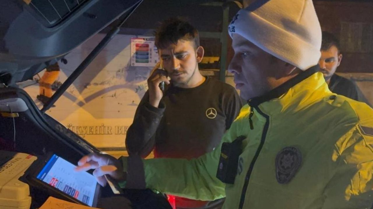 Kayseri’de Mercedes aracını tamire verdi tamirci ehliyetsiz halde Talas’ta yakalandı