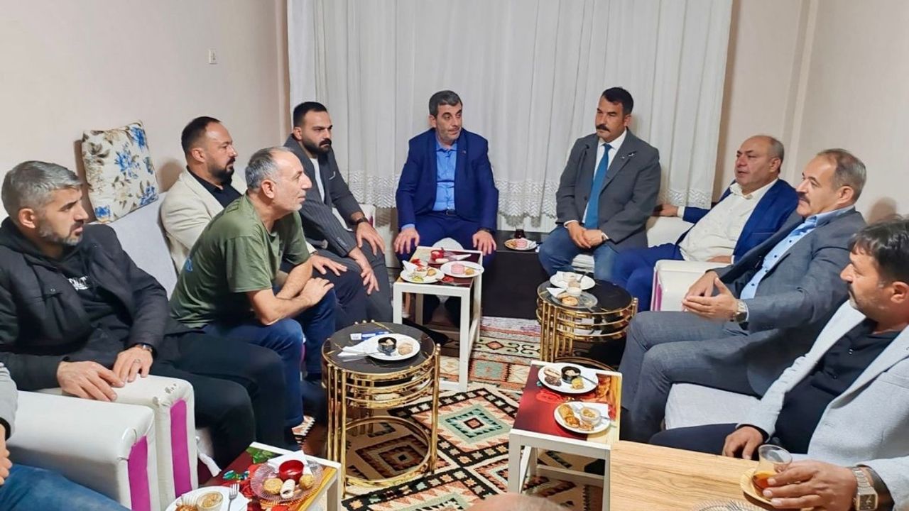 MHP Kayseri Melikgazi teşkilatı ev ziyaretlerinde: Talepler dinleniyor