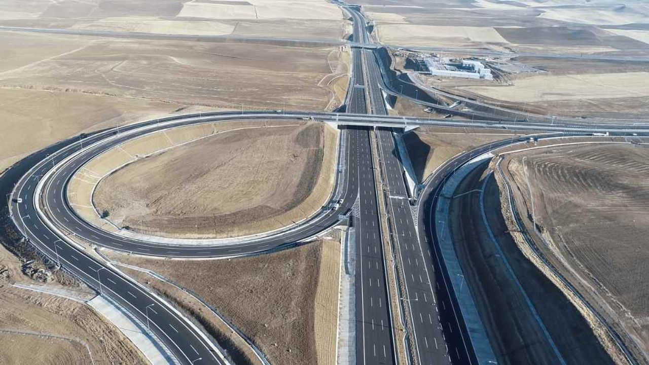 Ankara-Niğde otoyolu’nda durduruldu: Milyonluk kaçak ürün çıktı
