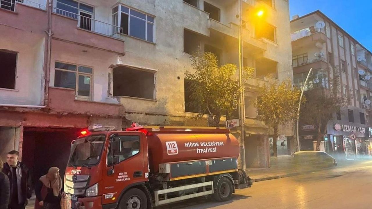Niğde'de metruk binada çıkan yangın mahalleyi ayağa kaldırdı!