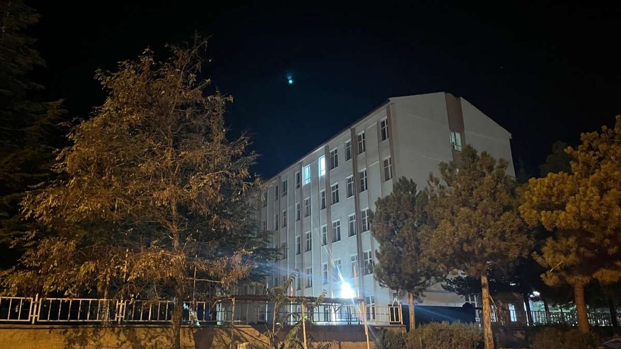 Niğde'de zehirlenme şüphesi: 6 öğrenci hastaneye kaldırıldı!