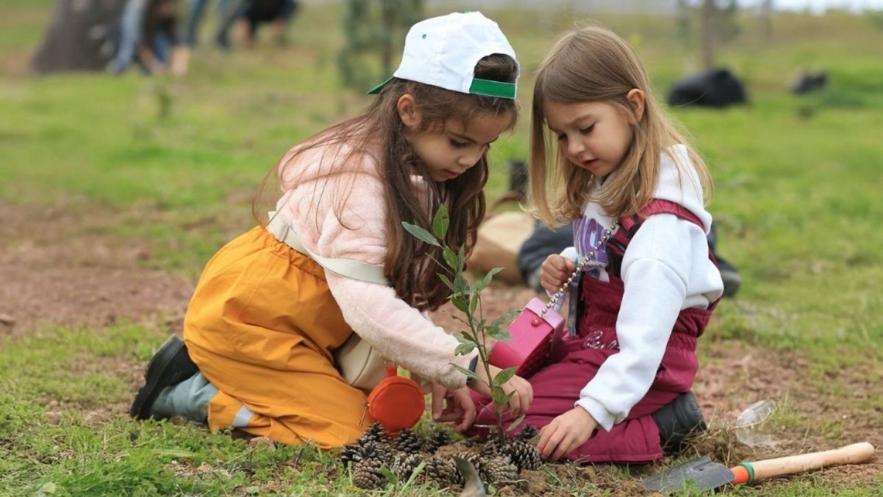 Öğrenciler, Atatürk’ü anarak ‘Yeşil Vatan’ için fidan dikecek