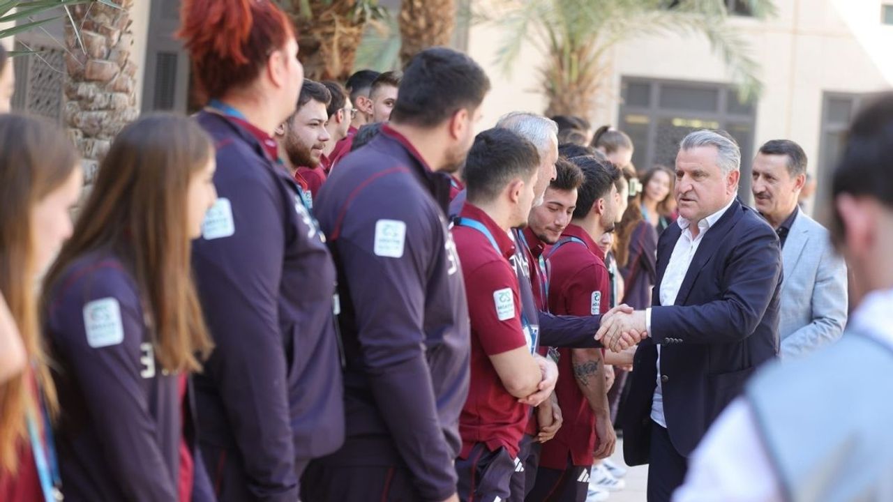 Gençlik ve Spor Bakanı Osman Aşkın Bak’tan Milli sporculara sürpriz ziyaret