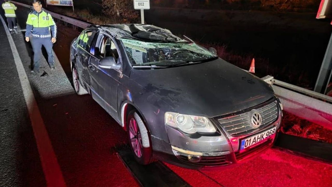 Otomobil tıra çarptı, 2 kişinin yaralandığı kazada sürücü hayatını kaybetti