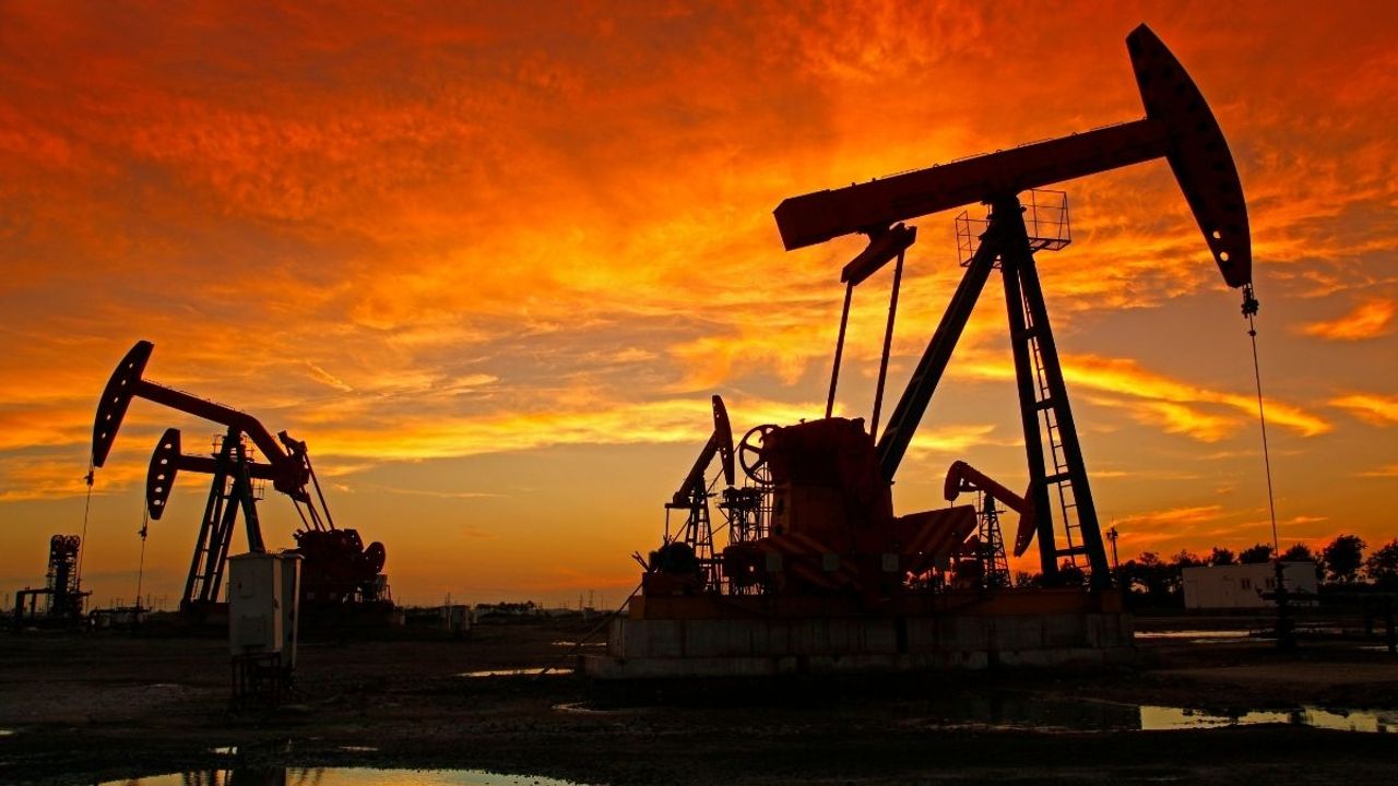 Petrol devlerinin kârı düştü: Bu düşüş zammın habercisi mi?