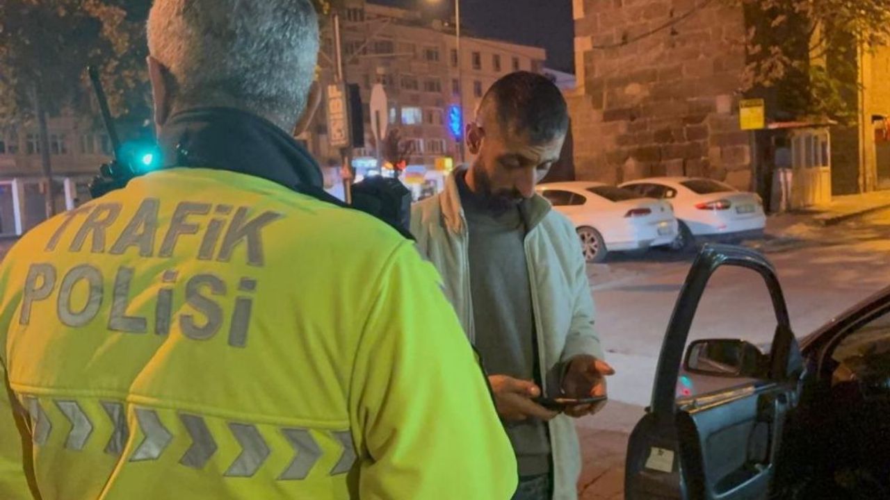 Kayseri’de polise ehliyet yerine hesap gösterdi