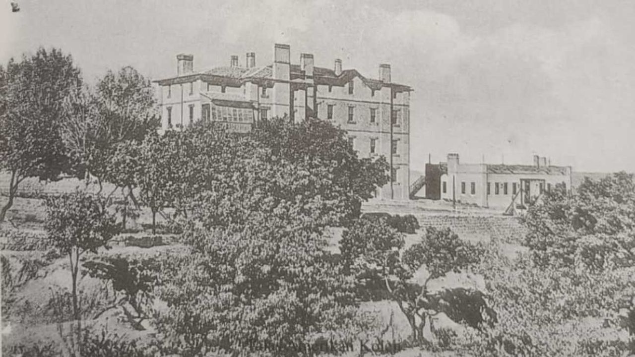 Talas’taki tarihi okulun sırrı: 130 yıllık bina bu günlerde gençlerle dolup taşıyor