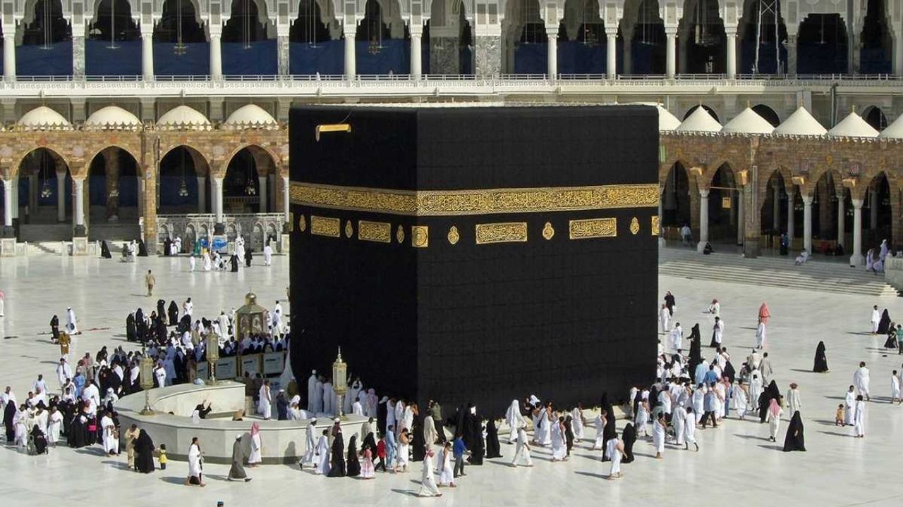 Umre ’ye giden otobüs tankerle çarpıştı, 45 ölü