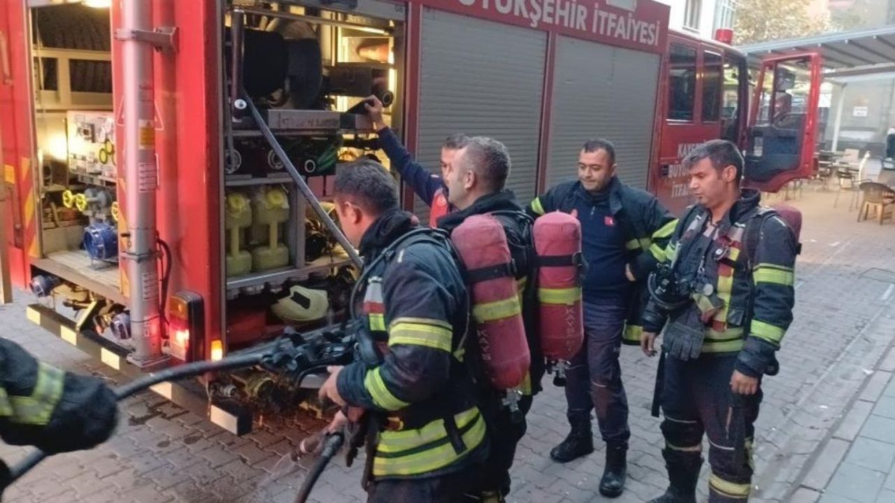 Kayseri’de apartmanda çıkan yangın paniğe neden oldu