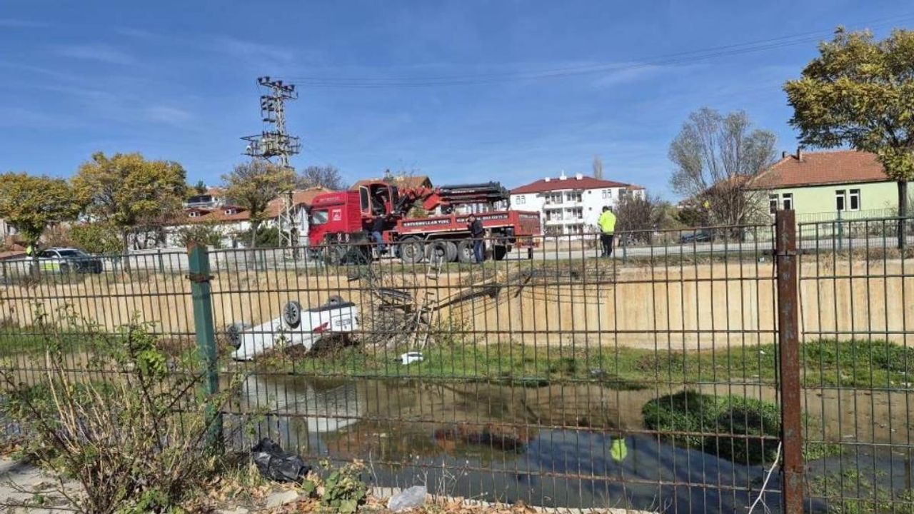 Yozgat Sorgun’da otomobil kanala uçtu!