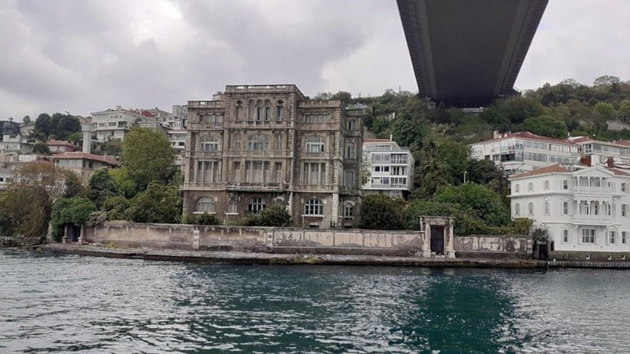 Türkiye’nin en pahalı yalısı satışa çıktı: 23 tane odası var!