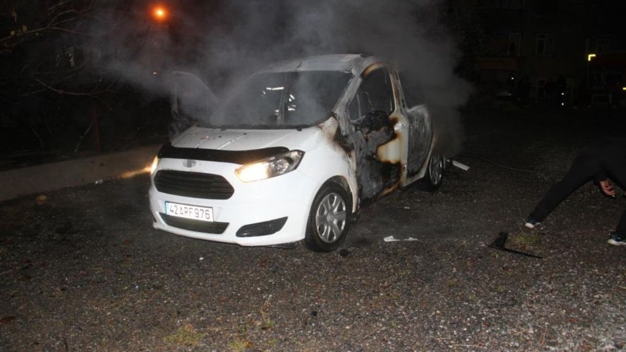 Konya'da ailesiyle tartıştı, Aracını ateşe verdi