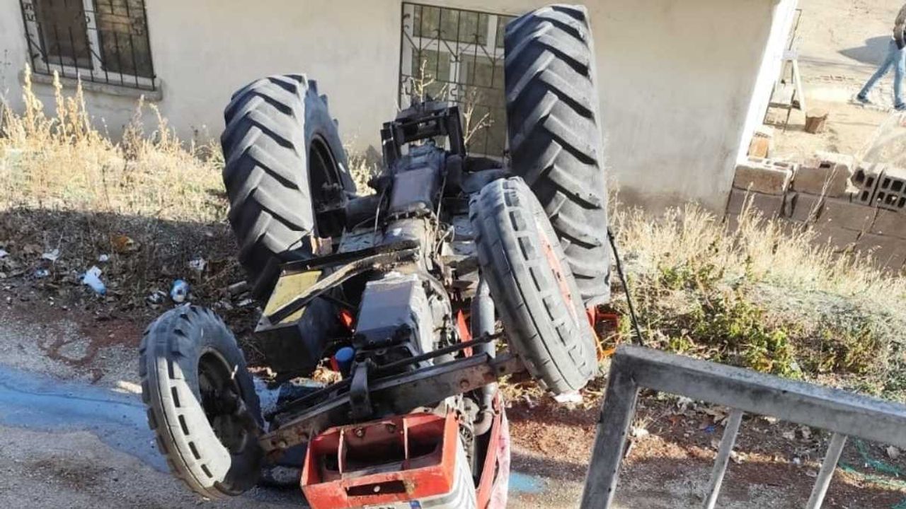 Aksaray’da hastane otoparkında traktör devrildi! 87 yaşındaki sürücü hayatını kaybetti!
