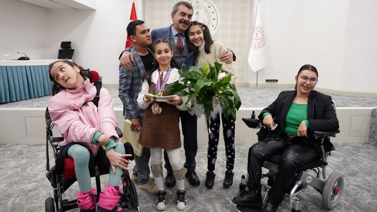 Bakan Tekin: Engelli vatandaşlarımıza her türlü desteği sürdüreceğiz